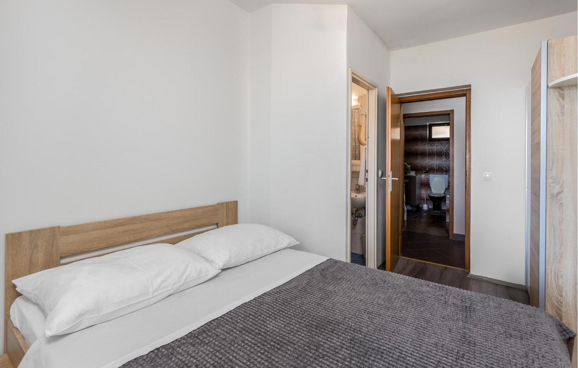 Lovely Apartment In Brsec With House Sea View Zewnętrze zdjęcie