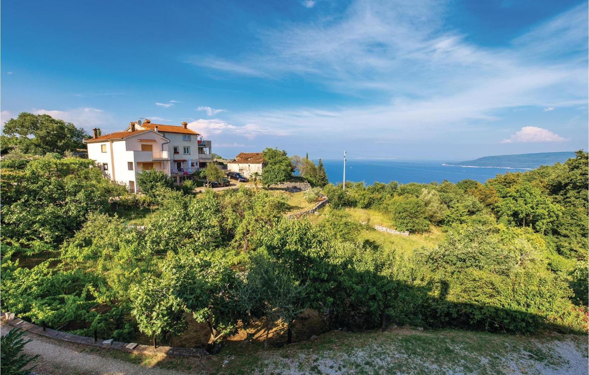 Lovely Apartment In Brsec With House Sea View Zewnętrze zdjęcie